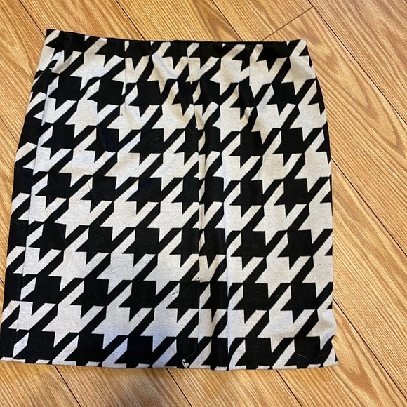 Worthington medium pattern pencil skirt size L. - Picture 2 of 3